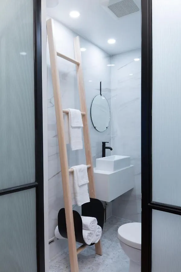 Ode Hostel Toronto